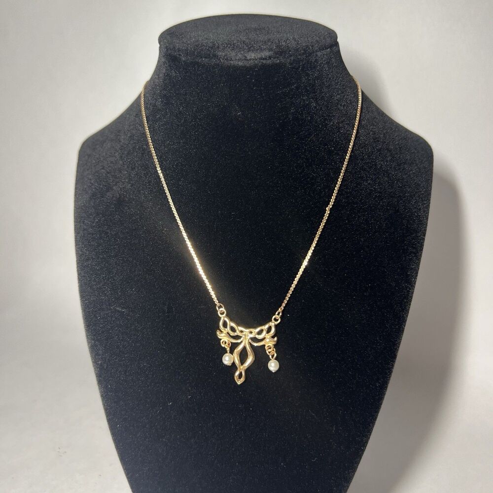 Vintage Gold Tone Faux Pearl Lavaliere Pendant Necklace Dainty Curb Chain